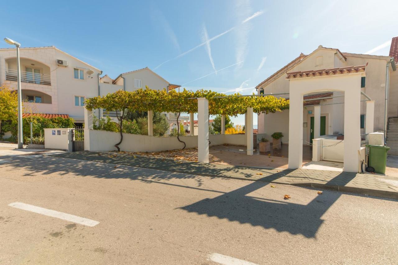 Apartments Lux Bol Exteriér fotografie